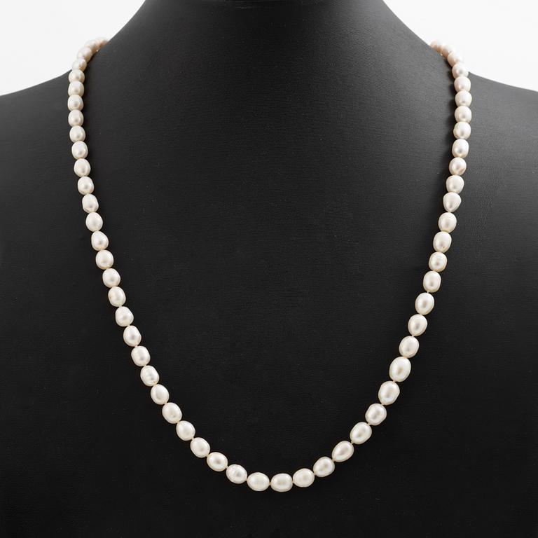 Collier och armband odlade pärlor med silverlås.