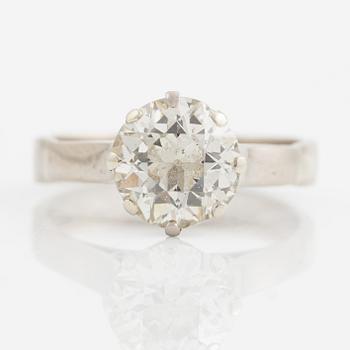 Ring in 18K white gold set with an old-cut diamond weighing 2.63 ct.