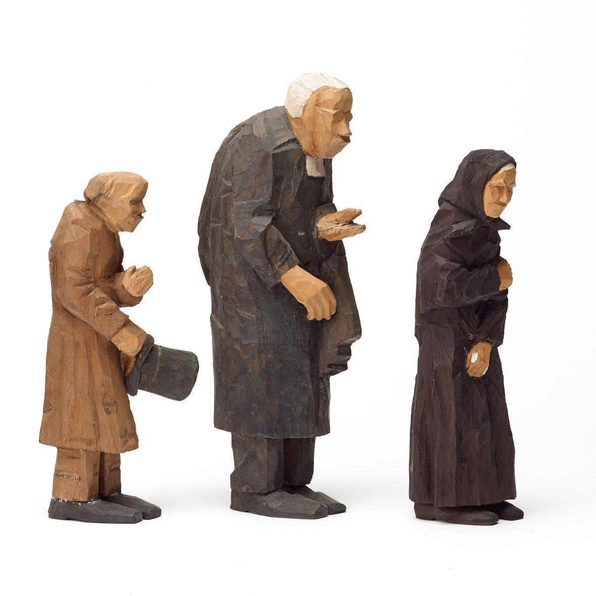 Axel Petersson Döderhultarn, AXEL PETERSSON DÖDERHULTARN, 8 pieces, sculptures, carved wood, signed with a rubber stamp, some are dated.