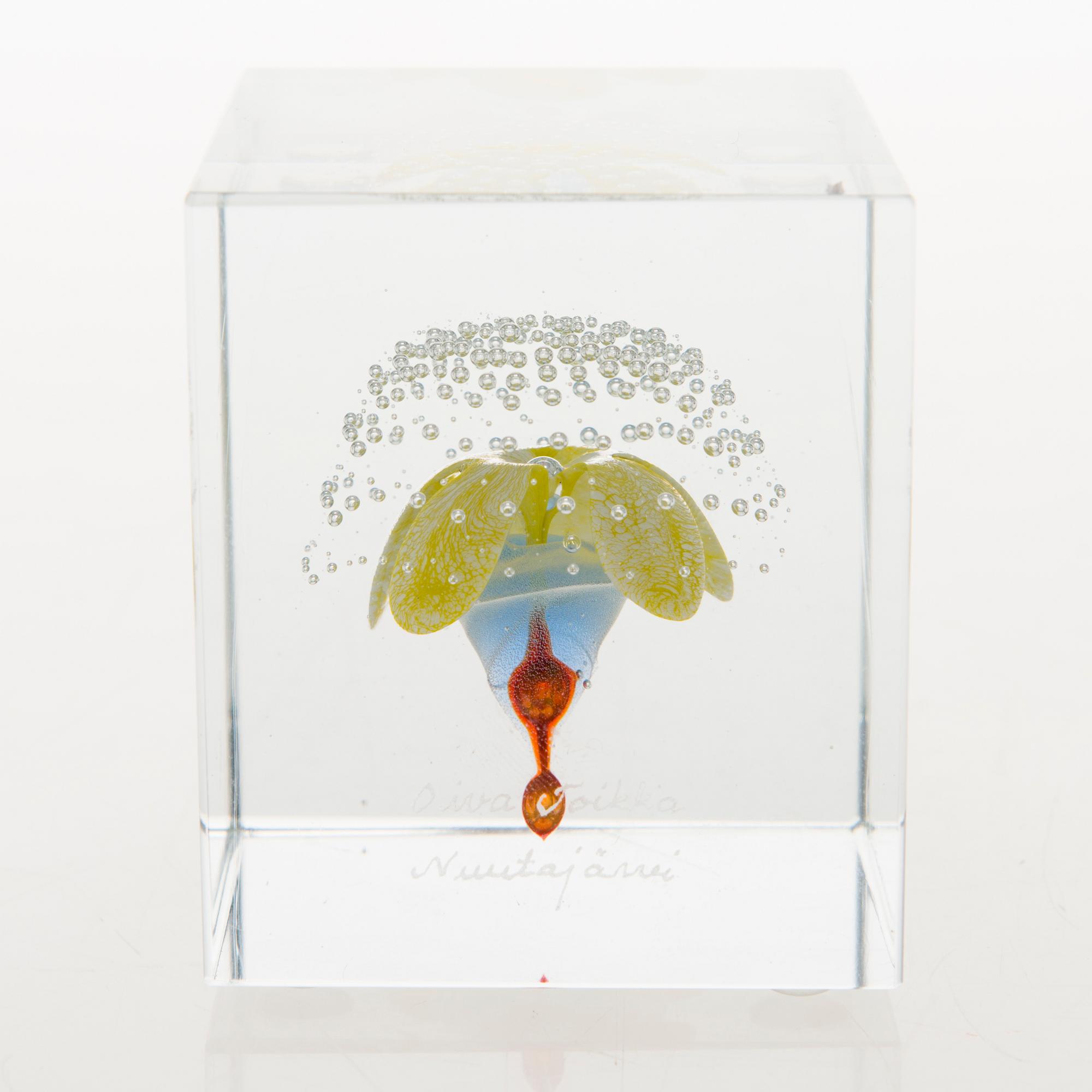 OIVA TOIKKA, An annual glass cube, signed Oiva Toikka Nuutajärvi.
