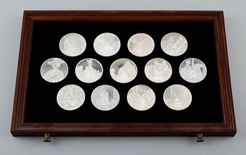 SAMLARMYNT, 50 st, sterlingsilver. Total silvervikt ca 3300 g.