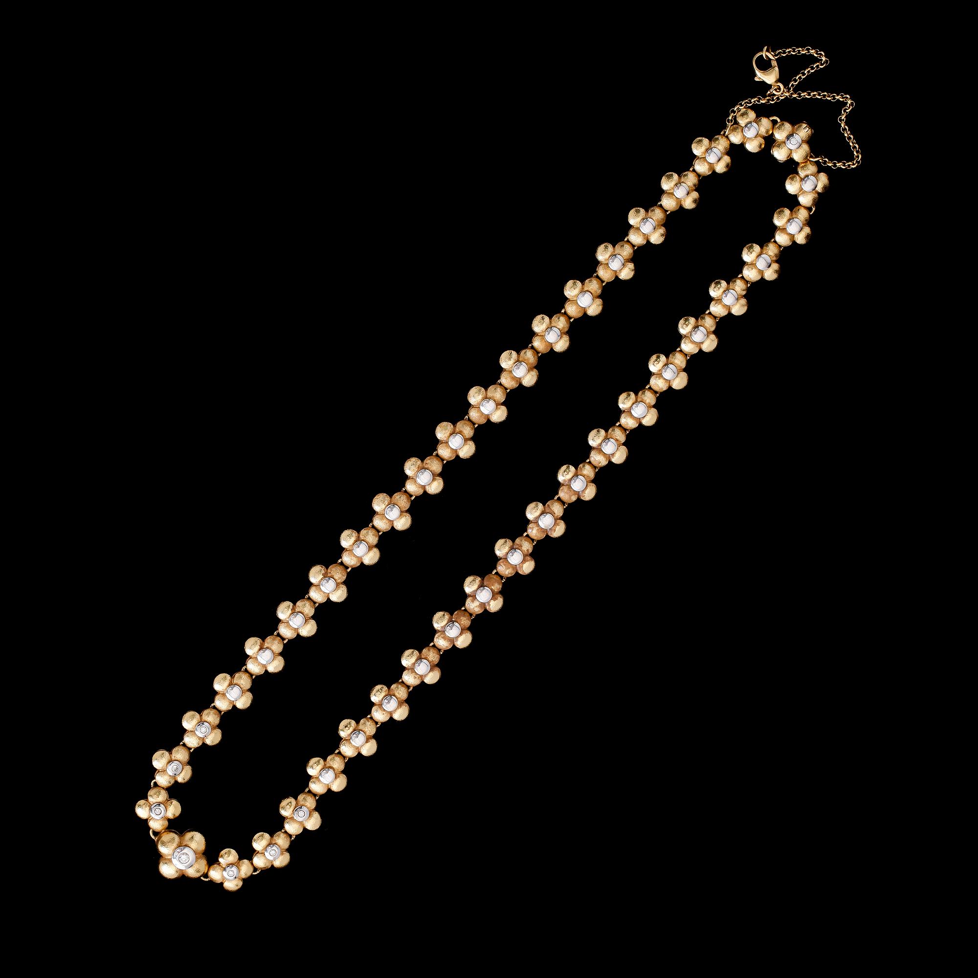 COLLIER, 18K tvåfärgat guld, RNS, briljantslipade diamanter tot ca 0.30 ct. Vikt ca 66 g.