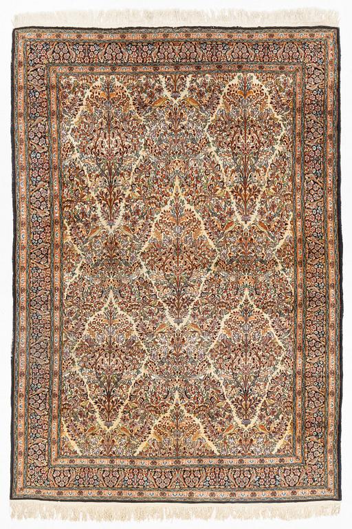 Rug, oriental, approx. 310 x 214 cm.