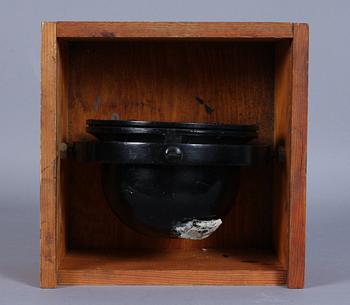 KOMPASS, märkt "A.J.H.J.", i träfodral, 1900-tal.