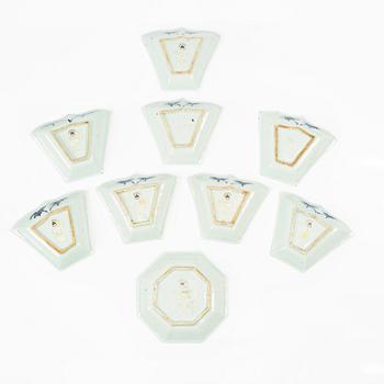 A nine piece Chinese export blue and white cabaret, Qing dynasty, Qianlong (1736-95).
