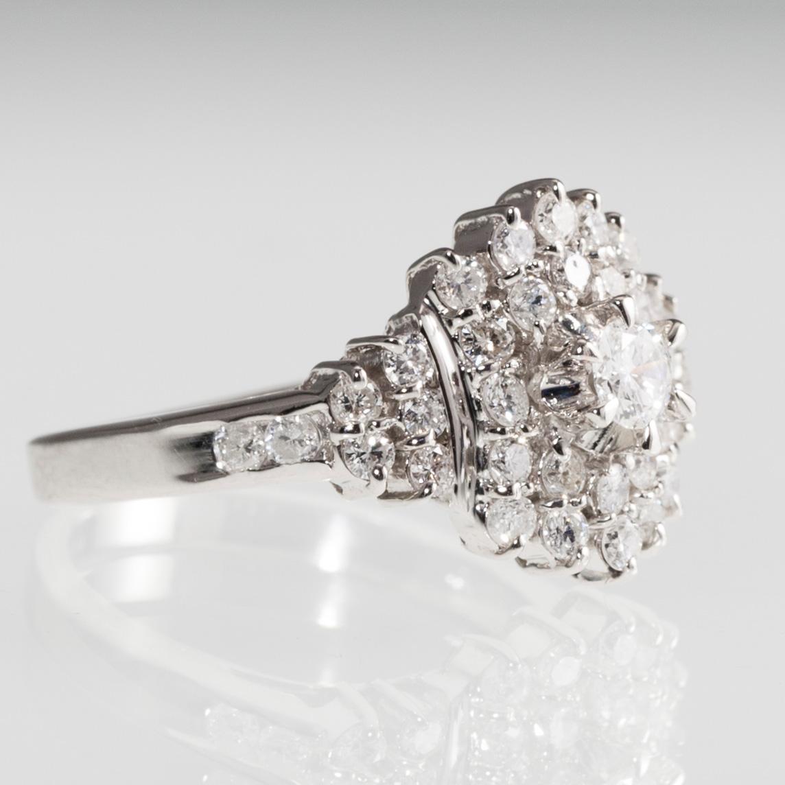 RING, platina, briljantslipade diamanter tot. 1,01 ct. Vikt 6,4 g.