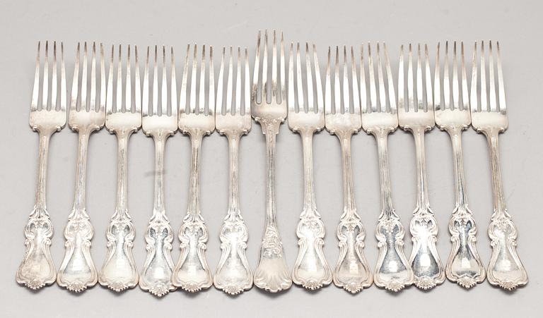 GAFFLAR, 13 st och SKEDAR, 15 st, silver, "Olga" Sverige, 1800-talets mitt. Total vikt ca 1900 g.