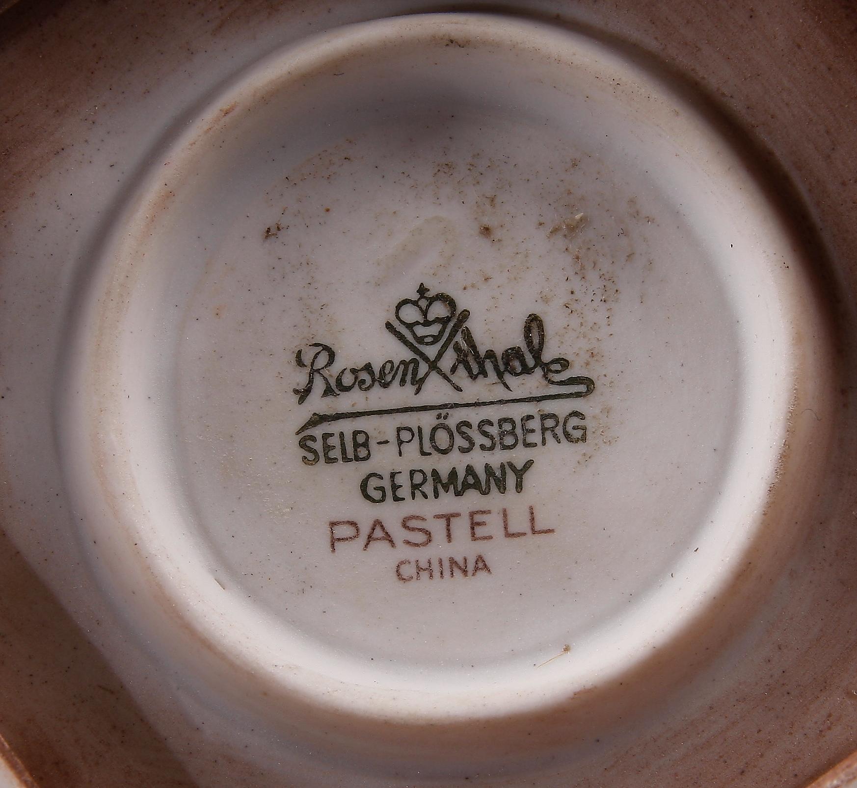 FIGURIN, porslin och metall, Rosenthal. 1900-tal.