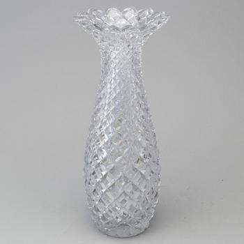 A crystal glass vase, early 20th century.