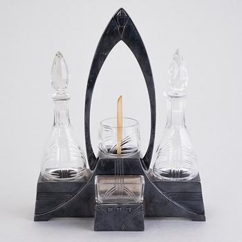 BORDSSURTOUT, Jugend, försilvrad metall och glas, WMF, Tyskland tidigt 1900-tal.
