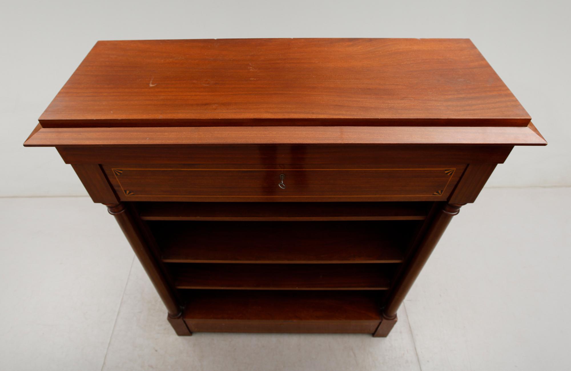 BOKHYLLA, Karl Johansstil, 1900-talets första hälft.