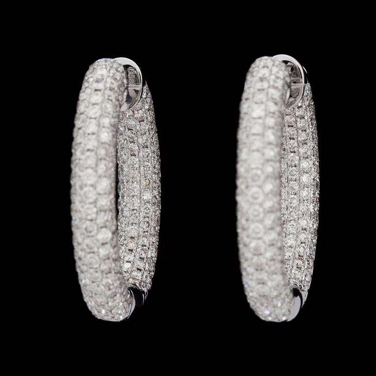 A pair of diamond earrings, 5.86 cts in total.