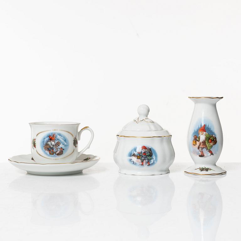 Christmas service, 77 pieces, Christineholm, second half of the 20th century.