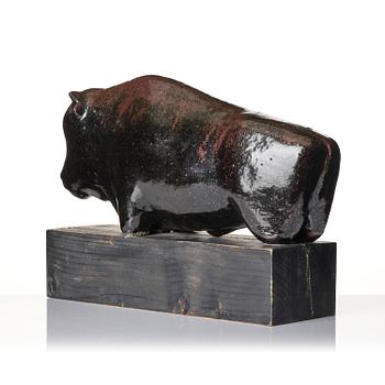 Ulla & Gustav Kraitz, a stoneware sculpture of a bull, Förslöv, Sweden.