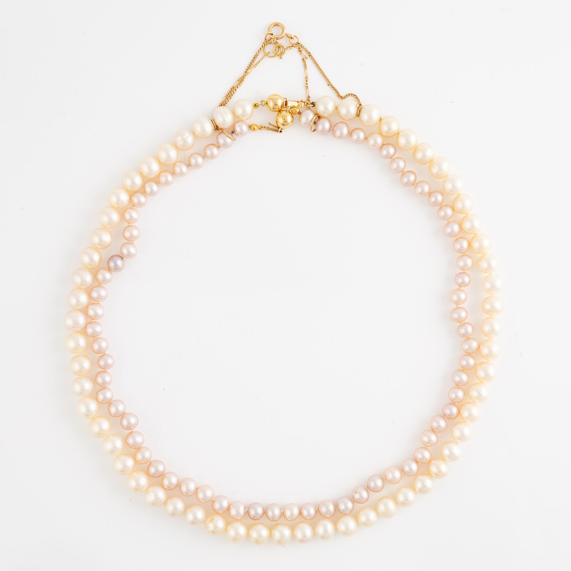 Two necklaces, cultured freshwater pearls, clasp 18K gold.