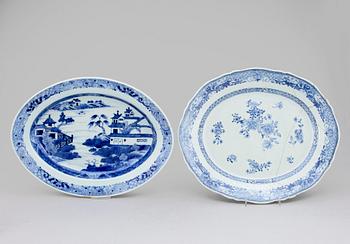 STEKFAT, 2 st, porslin. Qing dynastin. Qianlong (1736-95).