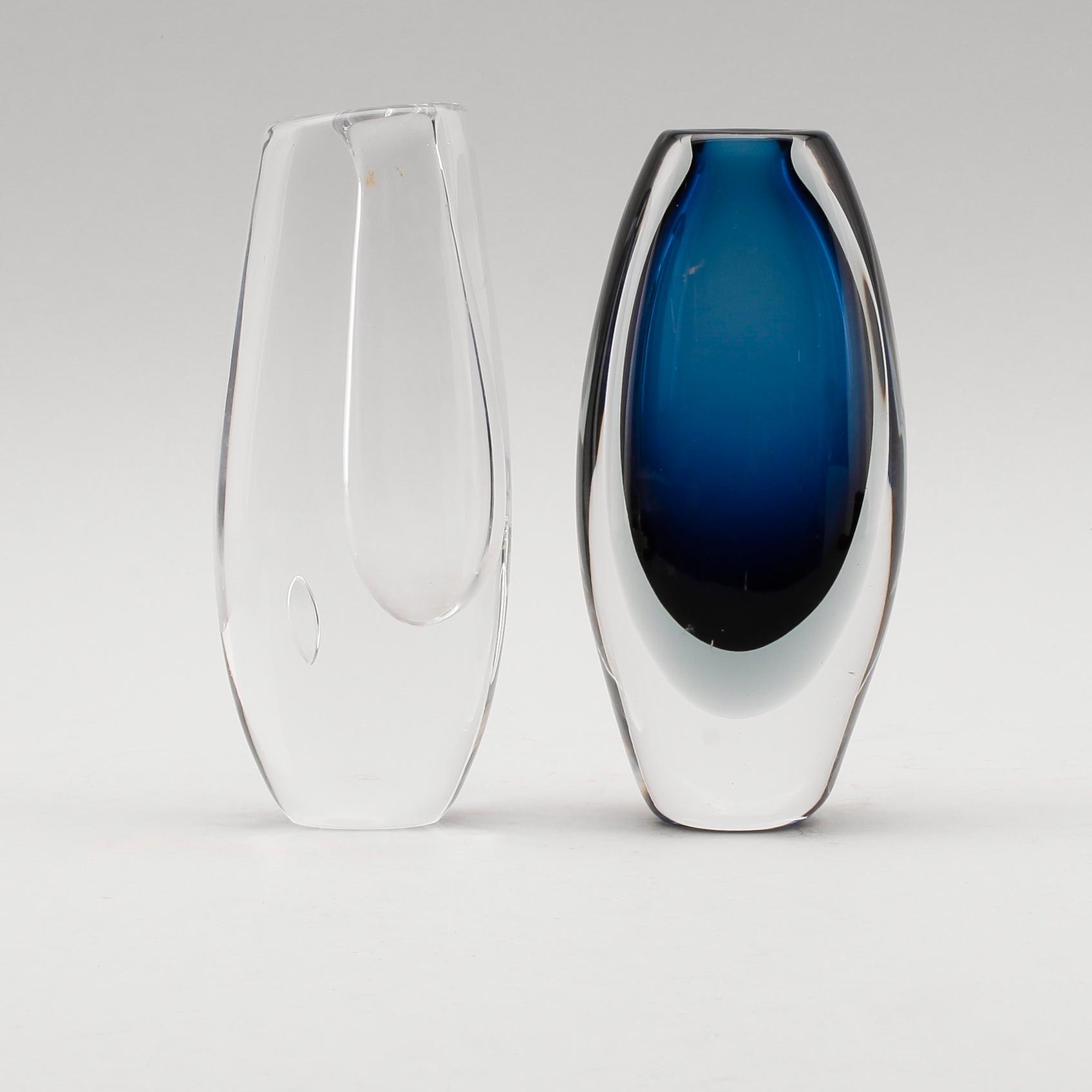 VASER, 2 st, glas, Vicke Lindstrand, signerade.