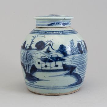 A blue and white jar, Qing dynasty, 19th Century.