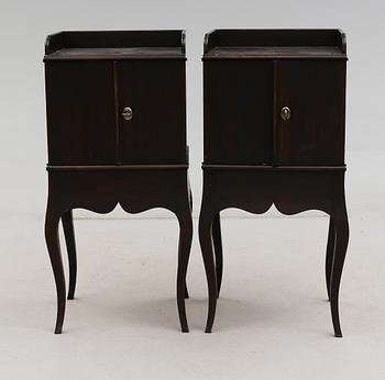 SÄNGBORD, 1 par, rokokostil, för Nationalmuseum, 1900-talets andra hälft.