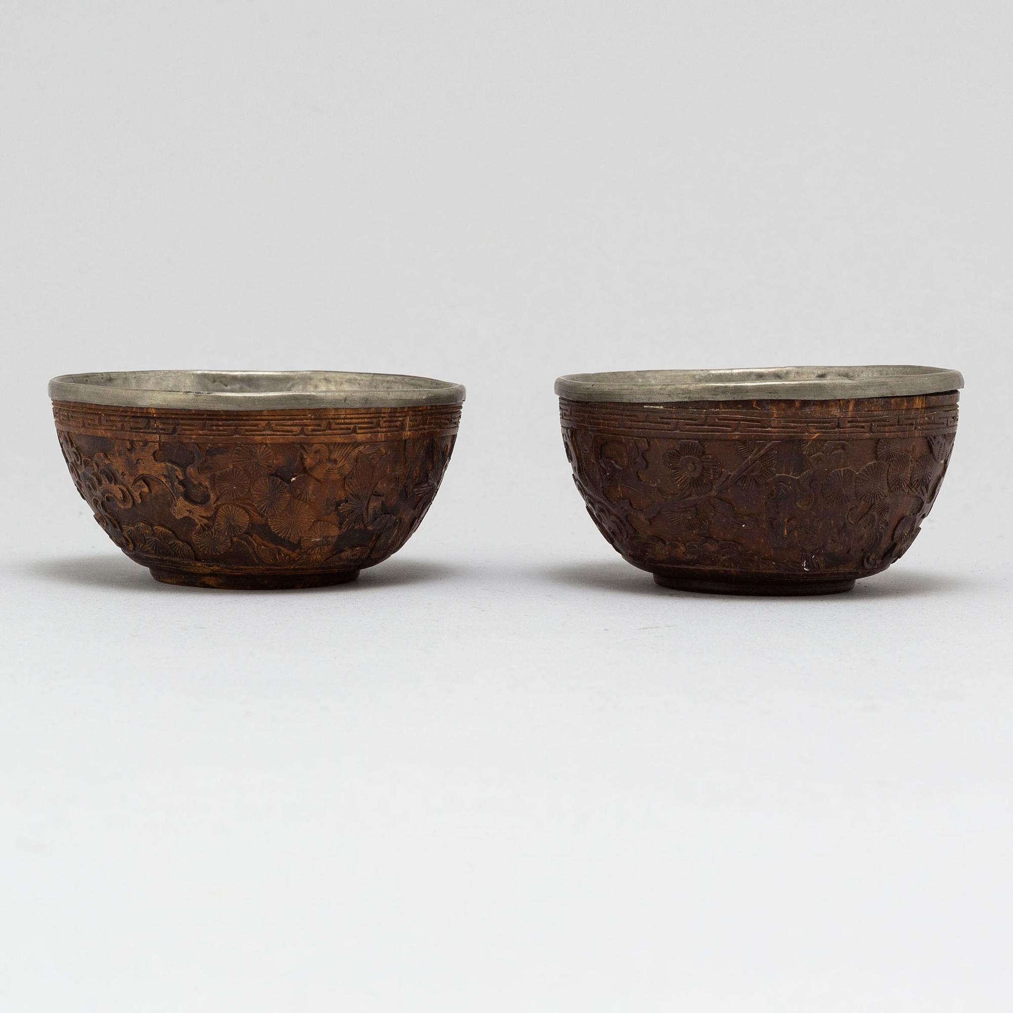 A pair of wooden bowls with pewter inlays, Qing dynasty, late 19th/early 20th century.