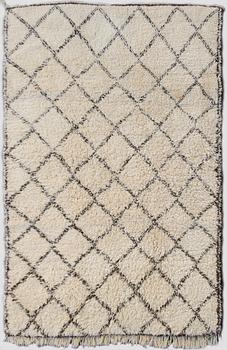 Matta, Beni Ourain. Ca 290x185 cm.