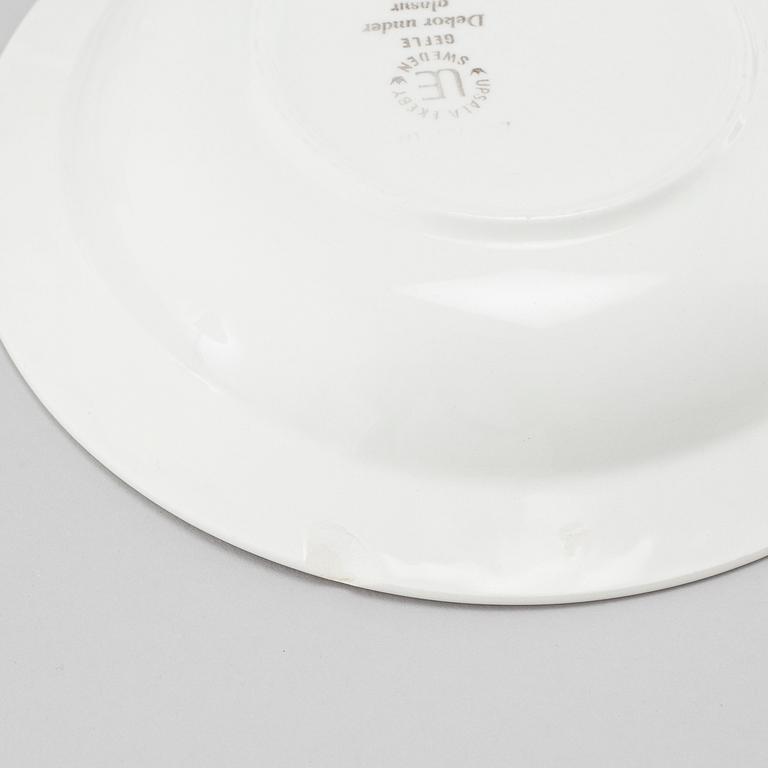 A mid 20th century "Droppar" tableware set of 23 pcs by Berit Ternell for Upsala Ekeby.
