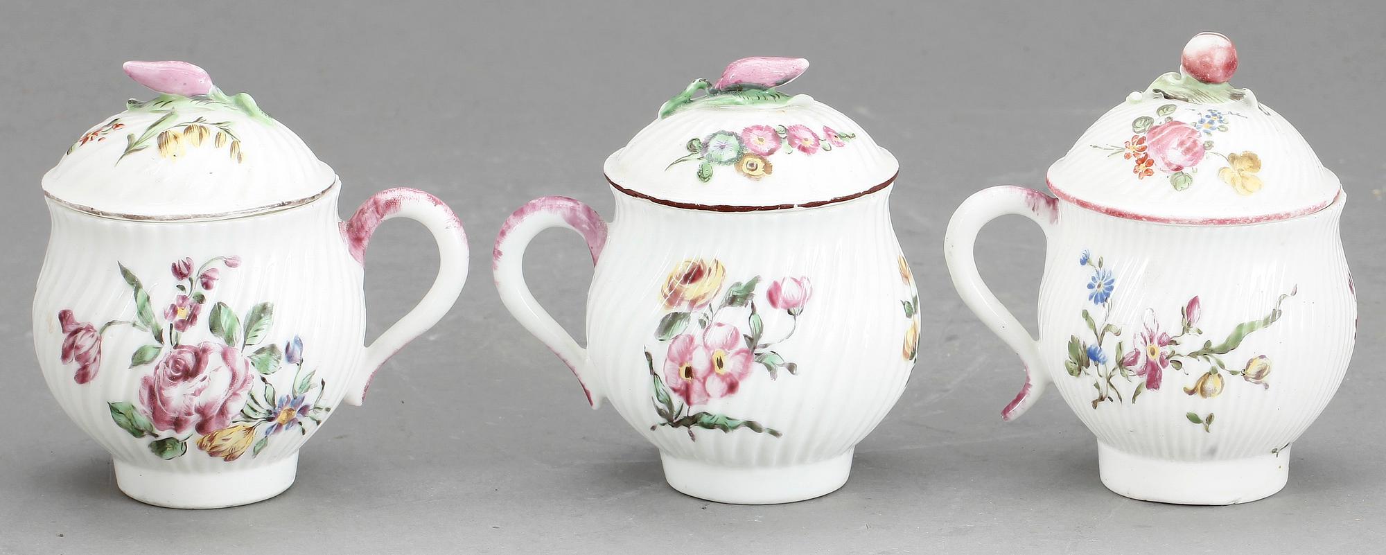 CREMEKOPPAR, 3 st, porslin, 1700-tal.