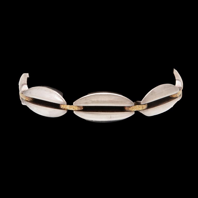 Regitze Overgaard, armband silver och 18K guld nr 409 för Georg Jensen, Danmark.