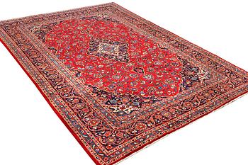 A Kashan carpet, c. 390 x 252 cm.