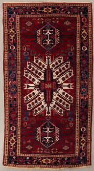 Carpet Oriental semi-antique approx. 240x145 cm.