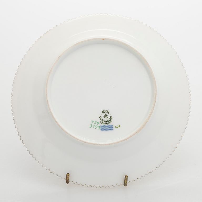 Royal Copenhagen, Dish / plate, porcelain, "Flora Danica", 1936.