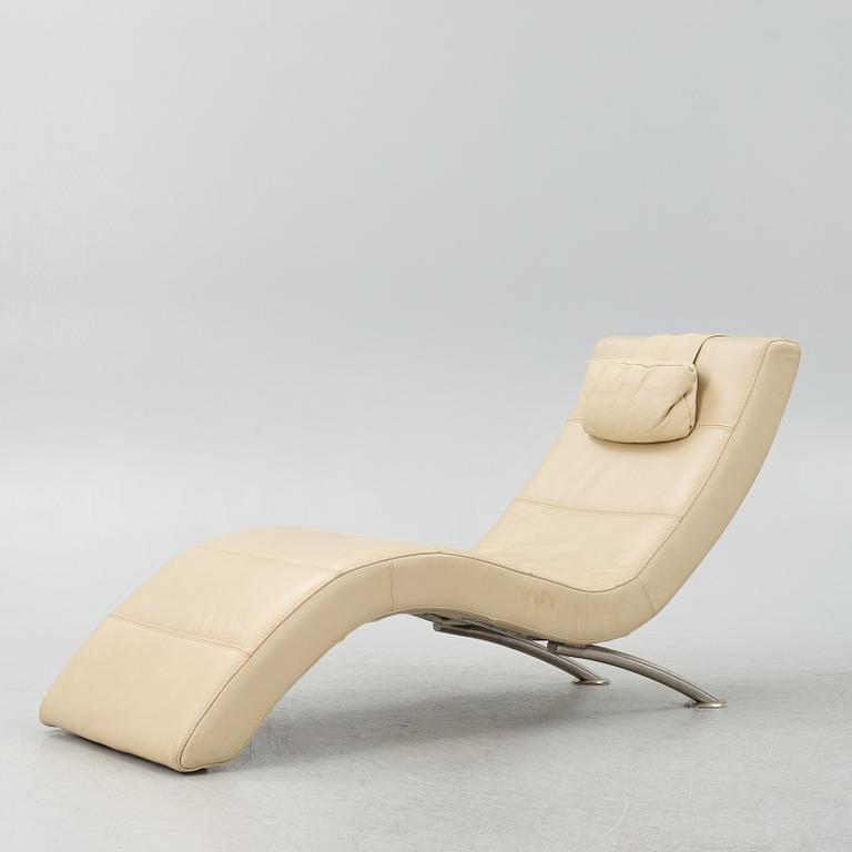 A reclininger, Neiser, contemporary.