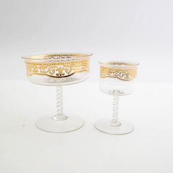 Glasservis ca 38 dlr sannolikt Murano, Venedig 1900-talets första hälft.