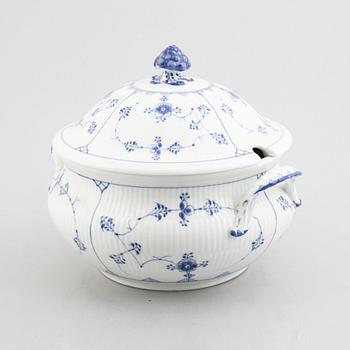 A Royal Copenhagen plain fluted/musselmalet tureen with cover, (1894-1900). Model no 224.