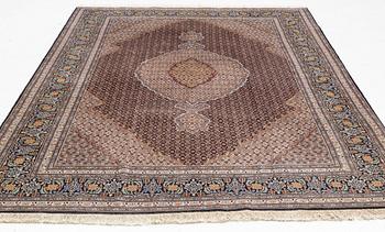 Matta, Täbris part silk, s.k. Mahi, ca 300 x 205 cm.