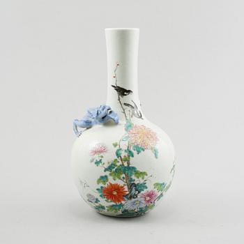 VAS, porslin, Kina, 1900-tal/modern tillverkning.