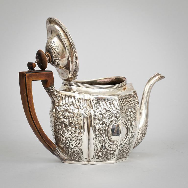 TEKANNA, silver, London, England, 1803-04, total vikt 462.