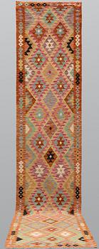 A Kilim runner, approx. 395 x 85 cm.