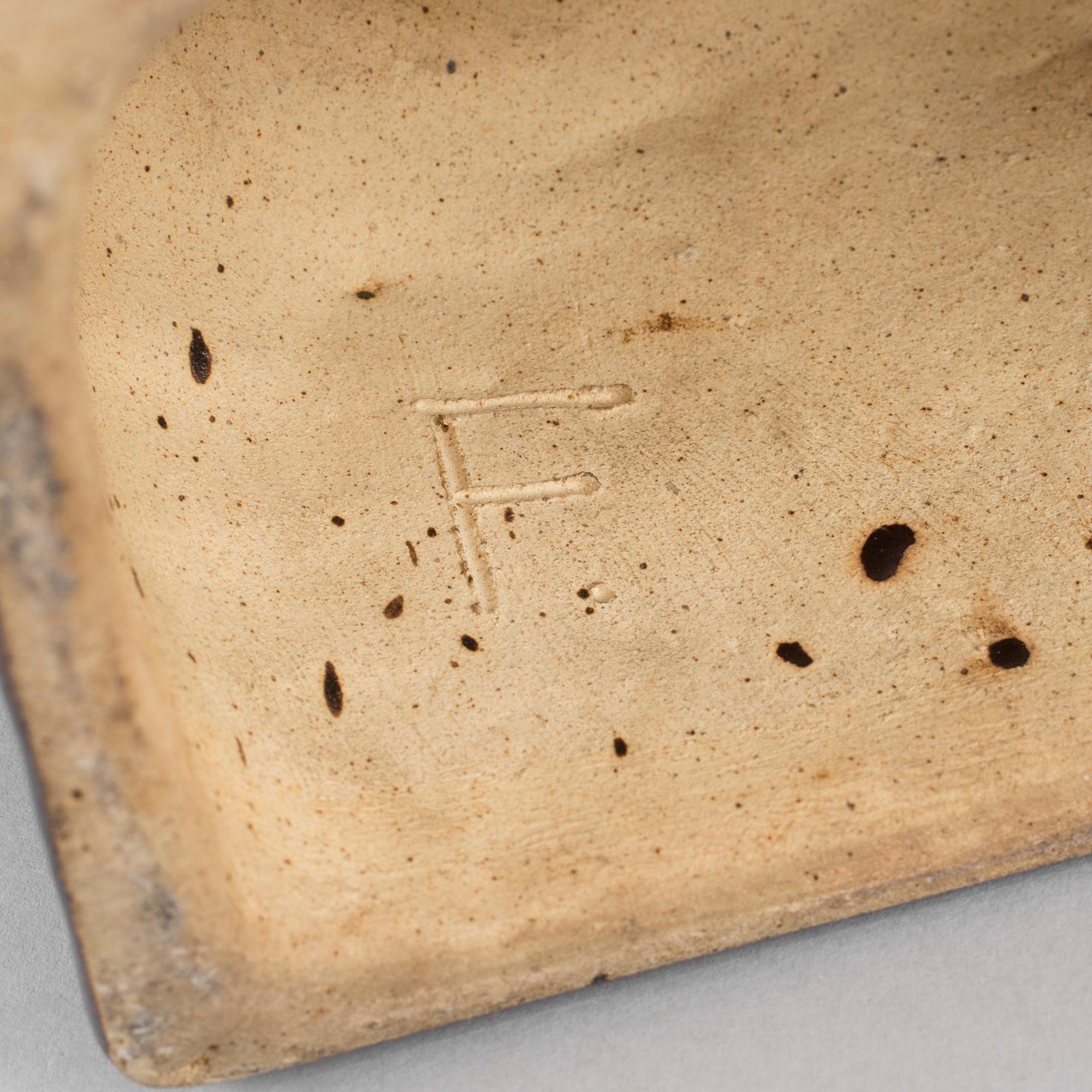 FIGURIN, keramik, bär oidentifierad signatur, 1900-tal.