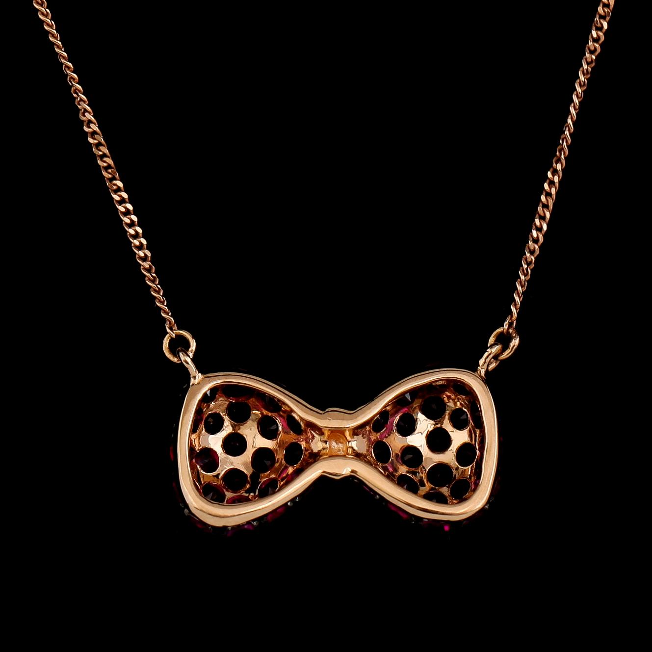 HALSBAND, 18K roséguld, rubiner tot ca 1.25 ct.