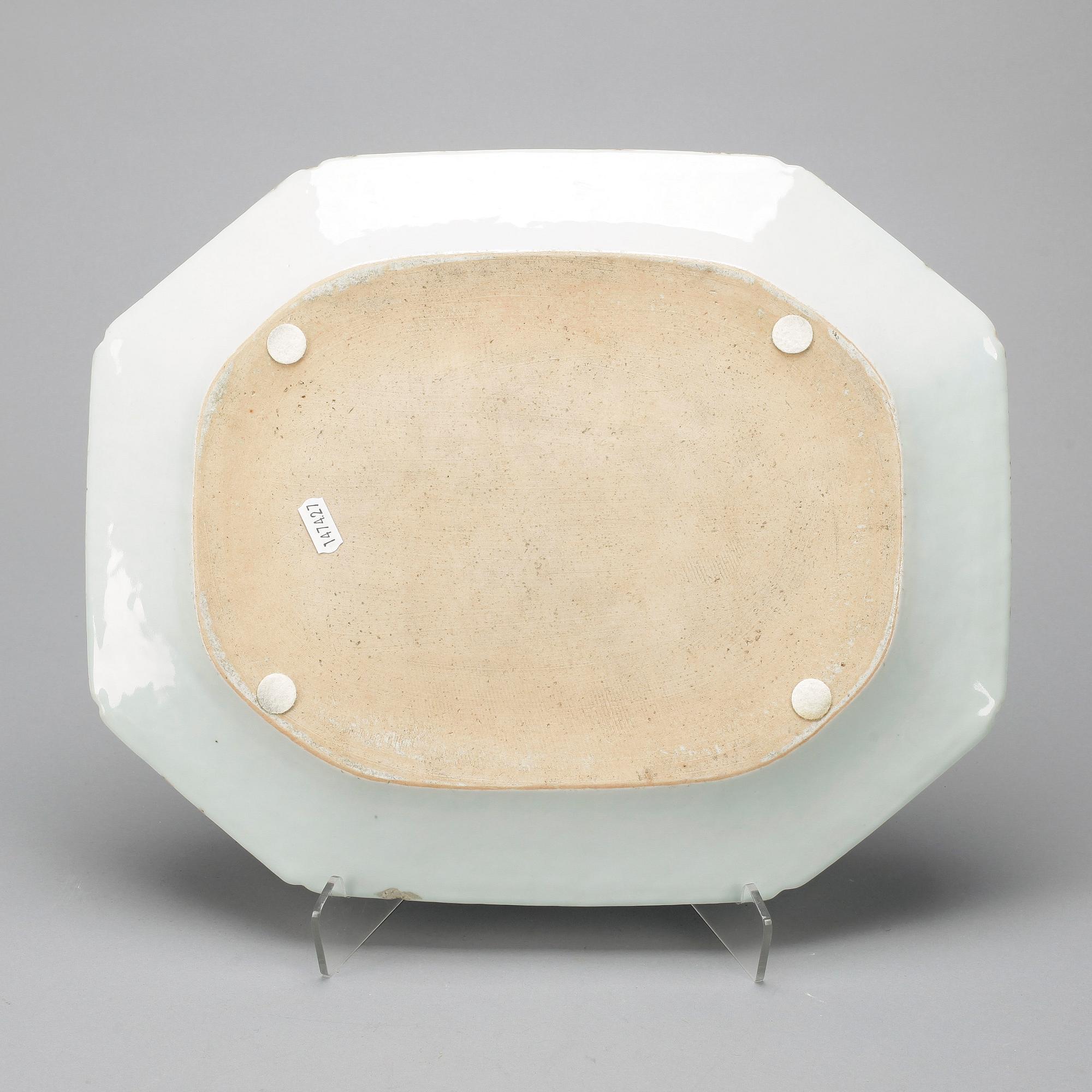 STEKFAT, porslin, Kina, Qing dynastin Qianlong (1735-96).