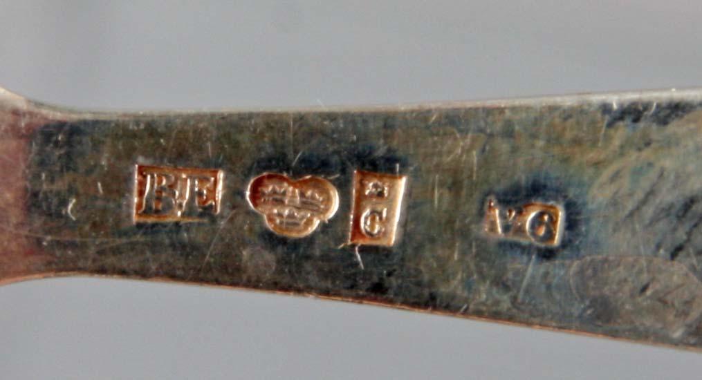 FISKBESTICK, 34 delar, silver med benskaft, 1875.