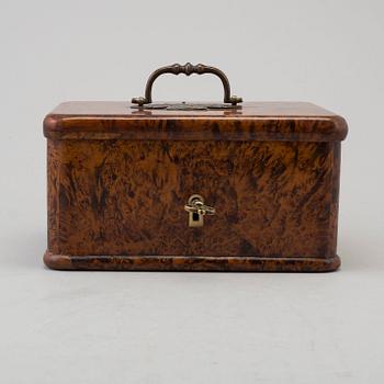 JACOB SIÖLIN, a burr alder veneered box from Köping, signed and numbered 506.