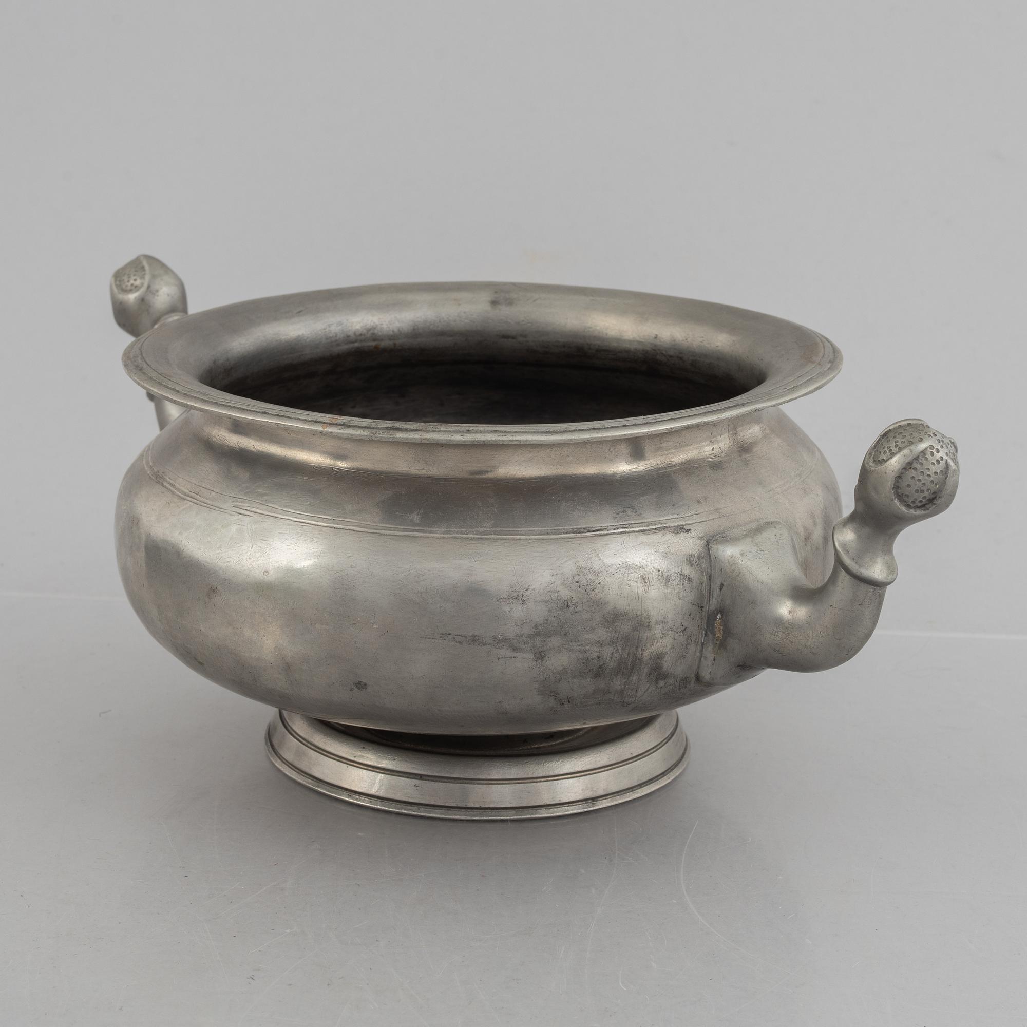A Swedish pewter bowl, 1784.