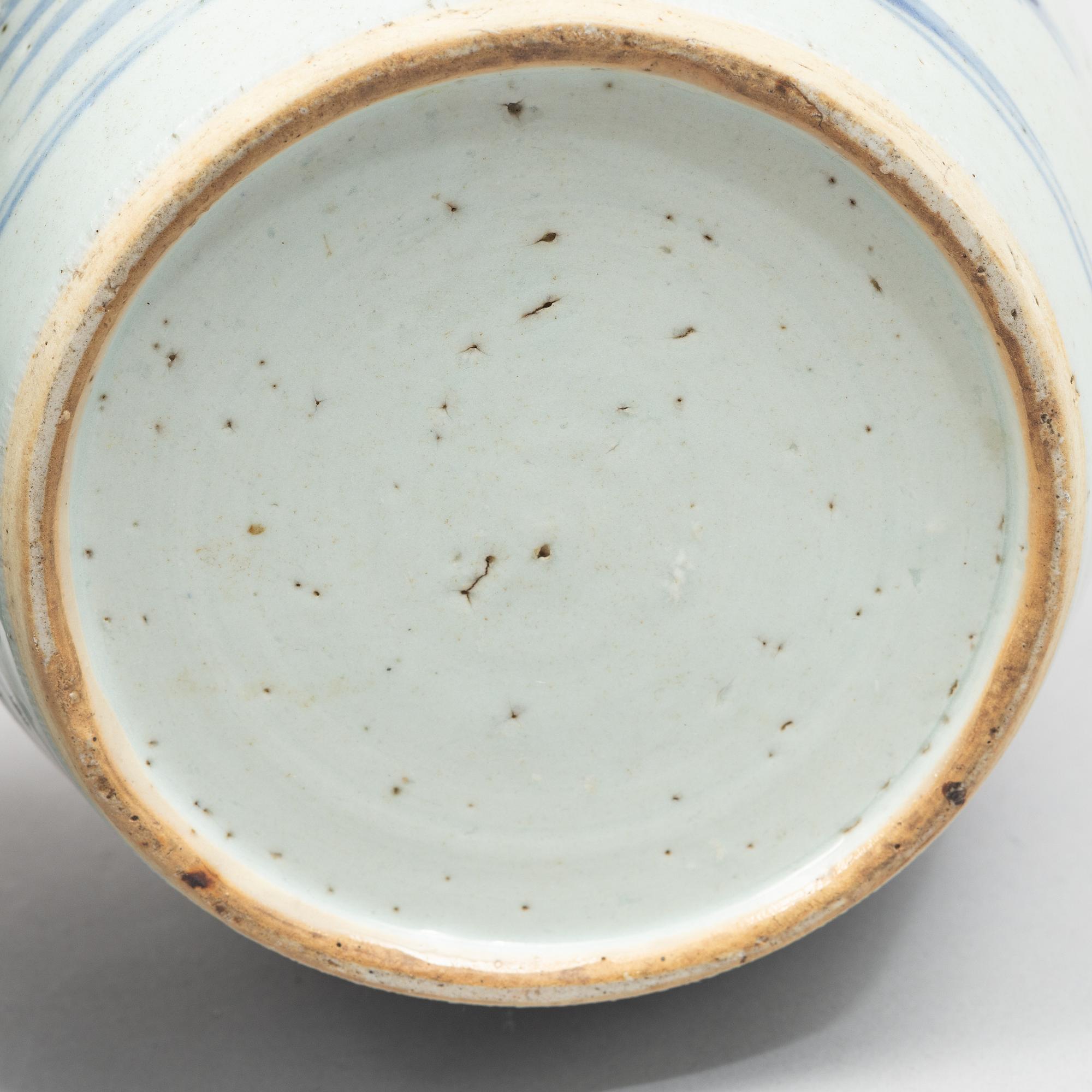 Two blue and white porcelain ginger jars, Qing dynasty, China, 19th century.