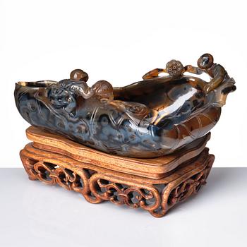 A sculptured agathe brush washer, late Qing dynasty.