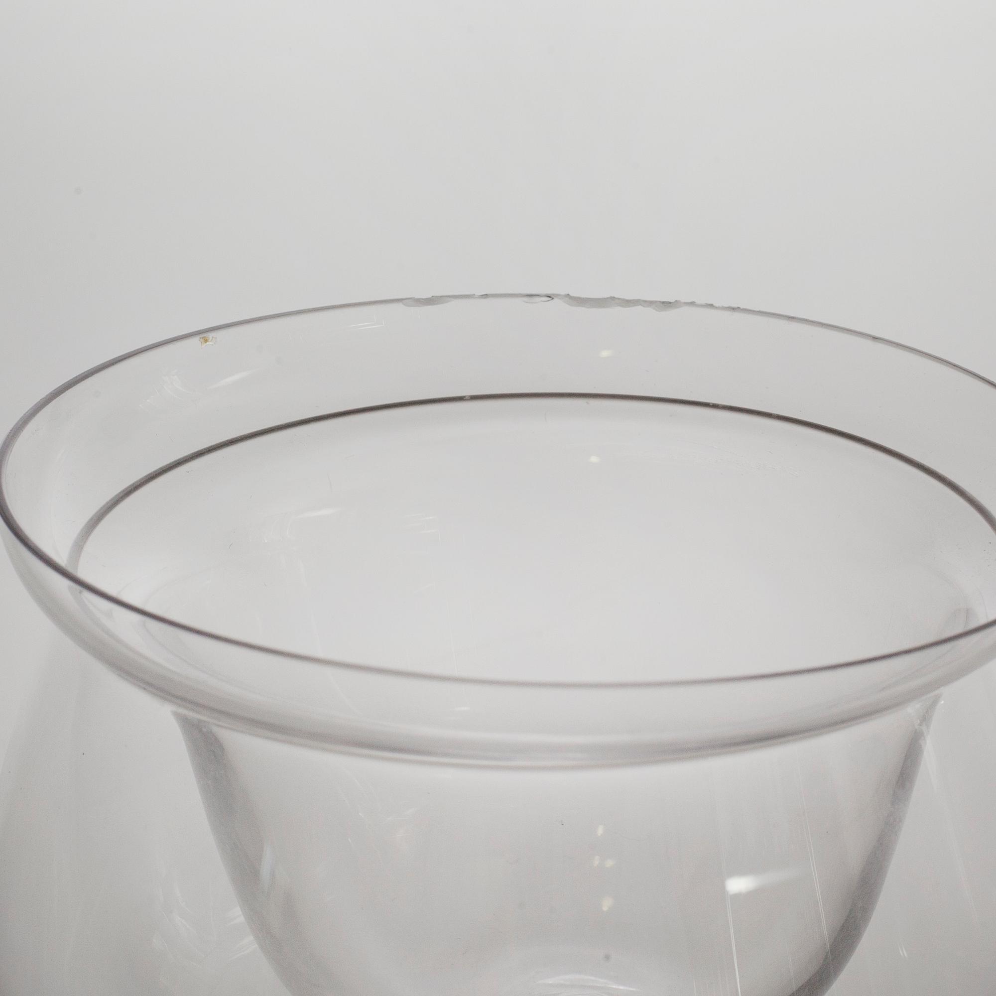 24 shrimp bowls in glass, second half of the 20th century.