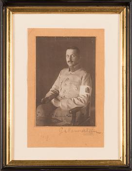 Carl-Gustaf Mannerheim, fotografi Atelier Rembrandt, Helsingfors,  daterad 1919.