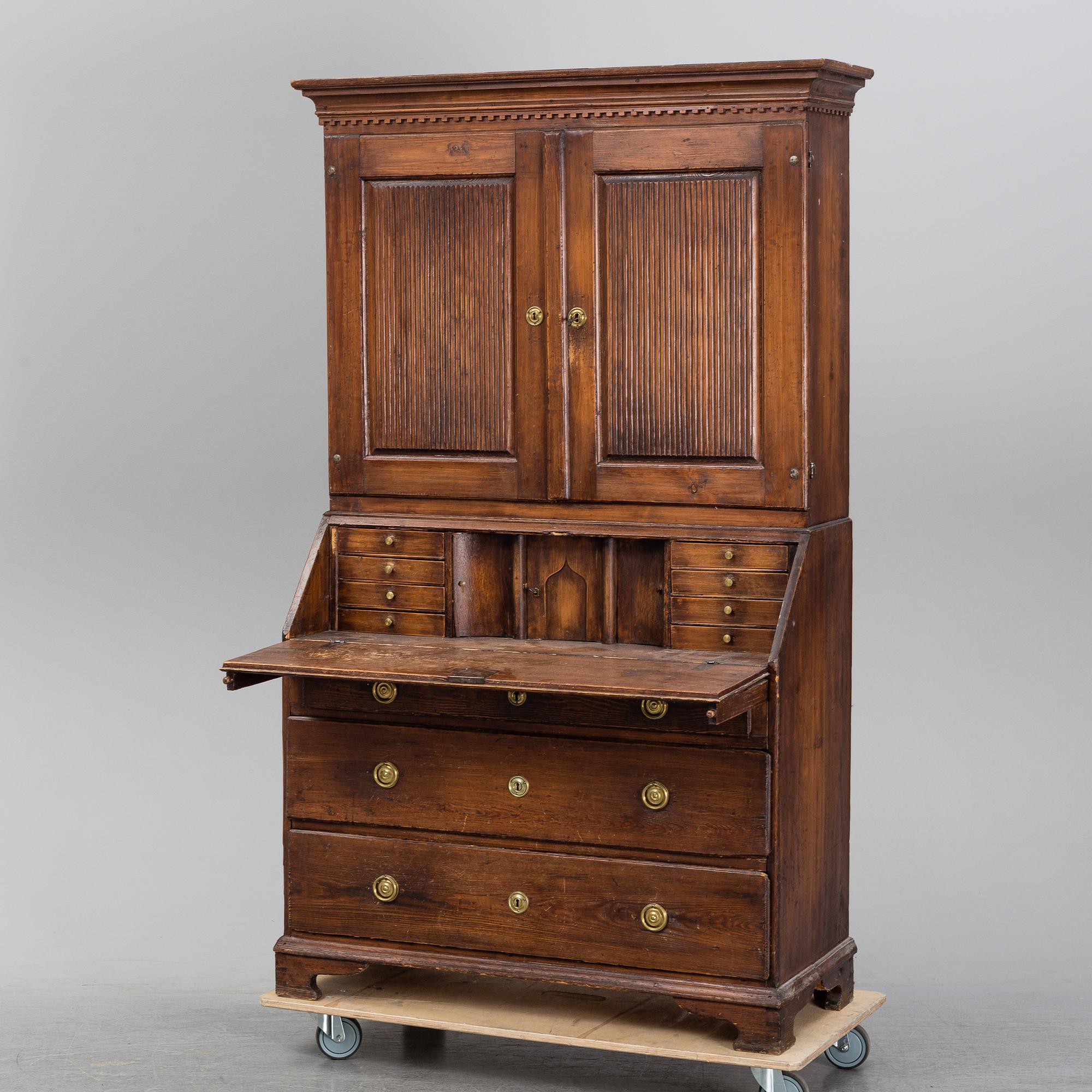 An early 19th Century pine cabinet.