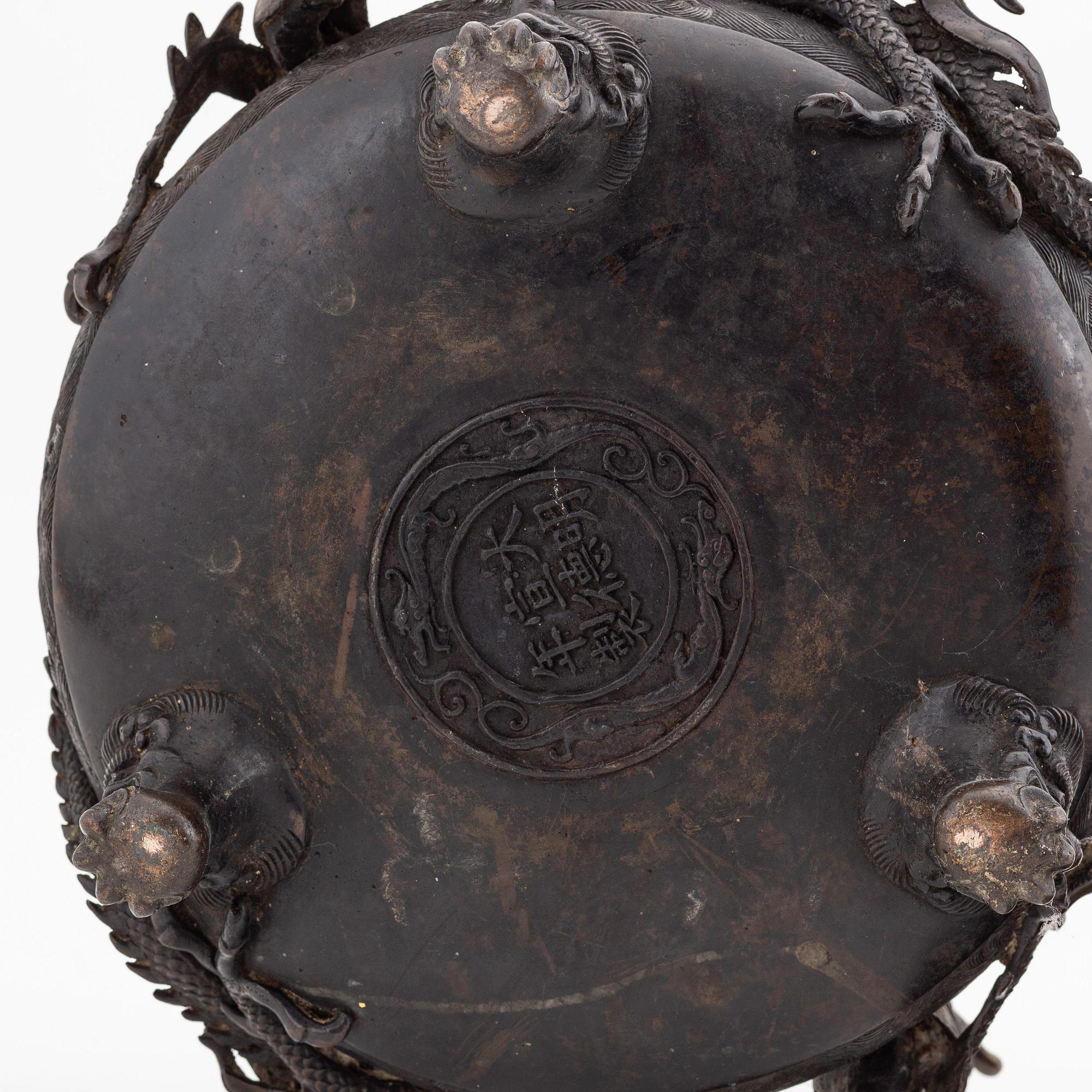 Rökelsekar, brons, Japan, troligen 1900-talets första hälft eller äldre.